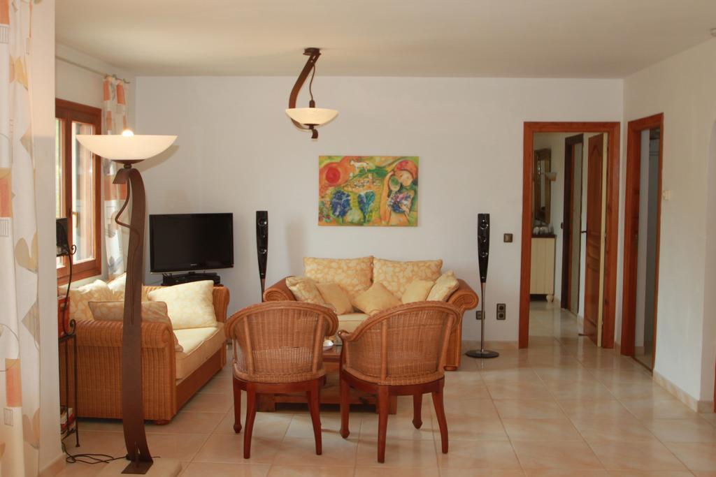 Chrisuli - Well Furnished Villa With Panoramic Views In モライラ 部屋 写真