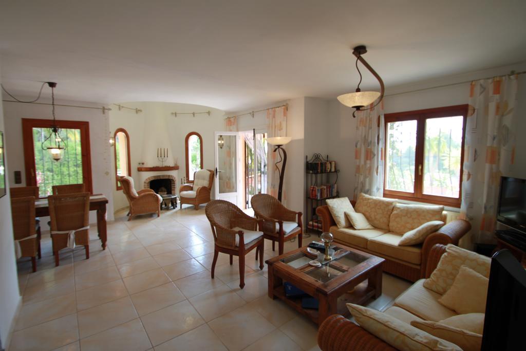 Chrisuli - Well Furnished Villa With Panoramic Views In モライラ 部屋 写真