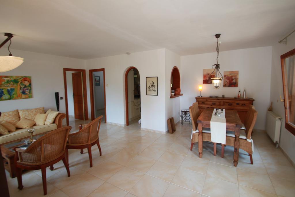 Chrisuli - Well Furnished Villa With Panoramic Views In モライラ 部屋 写真